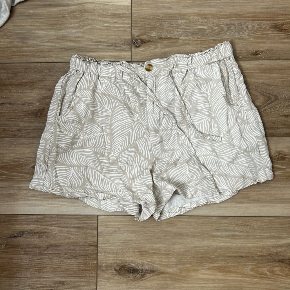 Shorts - Picture 3 of 4